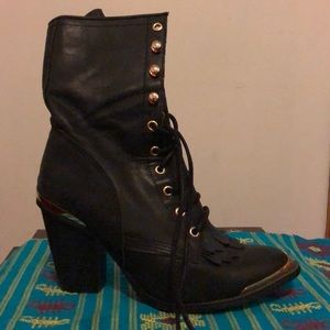 Western style boot with gold accents size 9.5